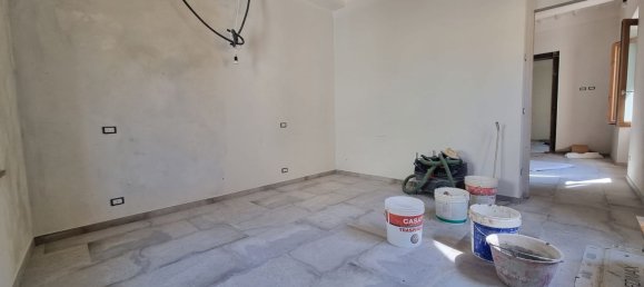 3 rooms Apartment in Poggibonsi, Italy No. 122194 3