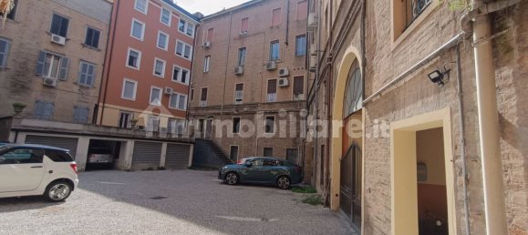 Квартира с 2 спальнями в Модена, Италия № 260913 13