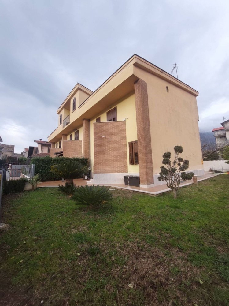6 rooms Villa in Airola, Italy No. 262969