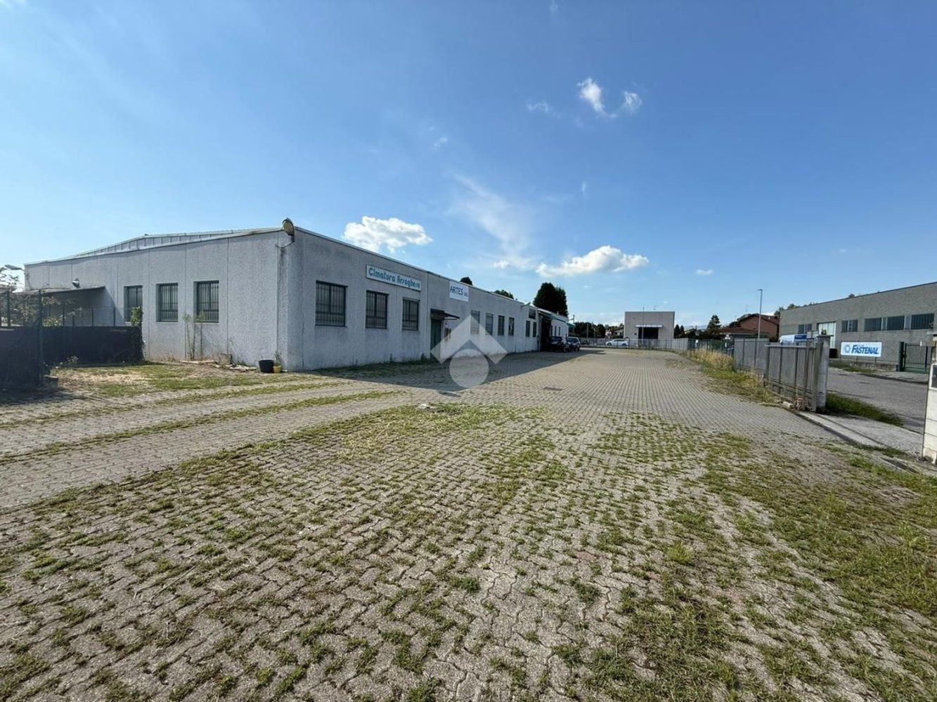 2000m² Warehouse in Besnate, Italy No. 290638