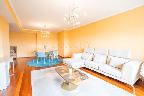 3 bedrooms Apartment in Porto, Portugal No. 205179