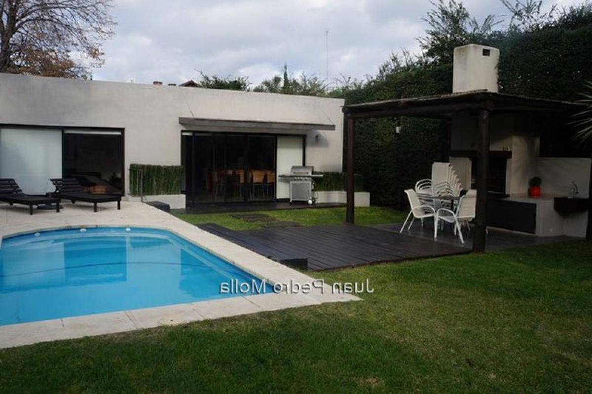 3 bedrooms House in Montevideo, Uruguay No. 590