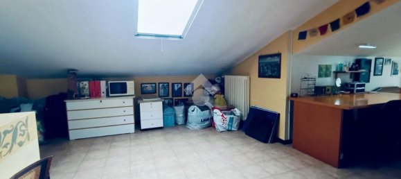 Квартира с 3 комнатами в Брешелло, Италия № 15193 8