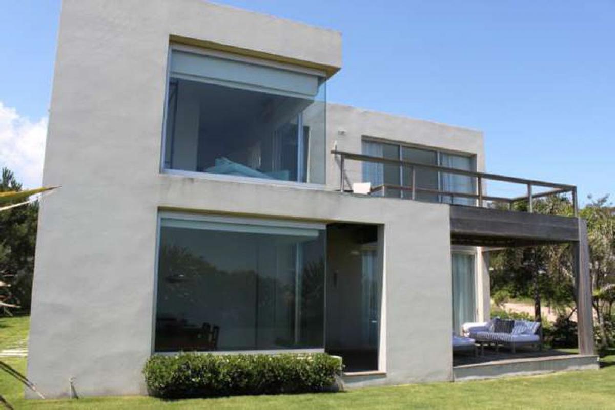 4 bedrooms House in Maldonado, Uruguay No. 9994
