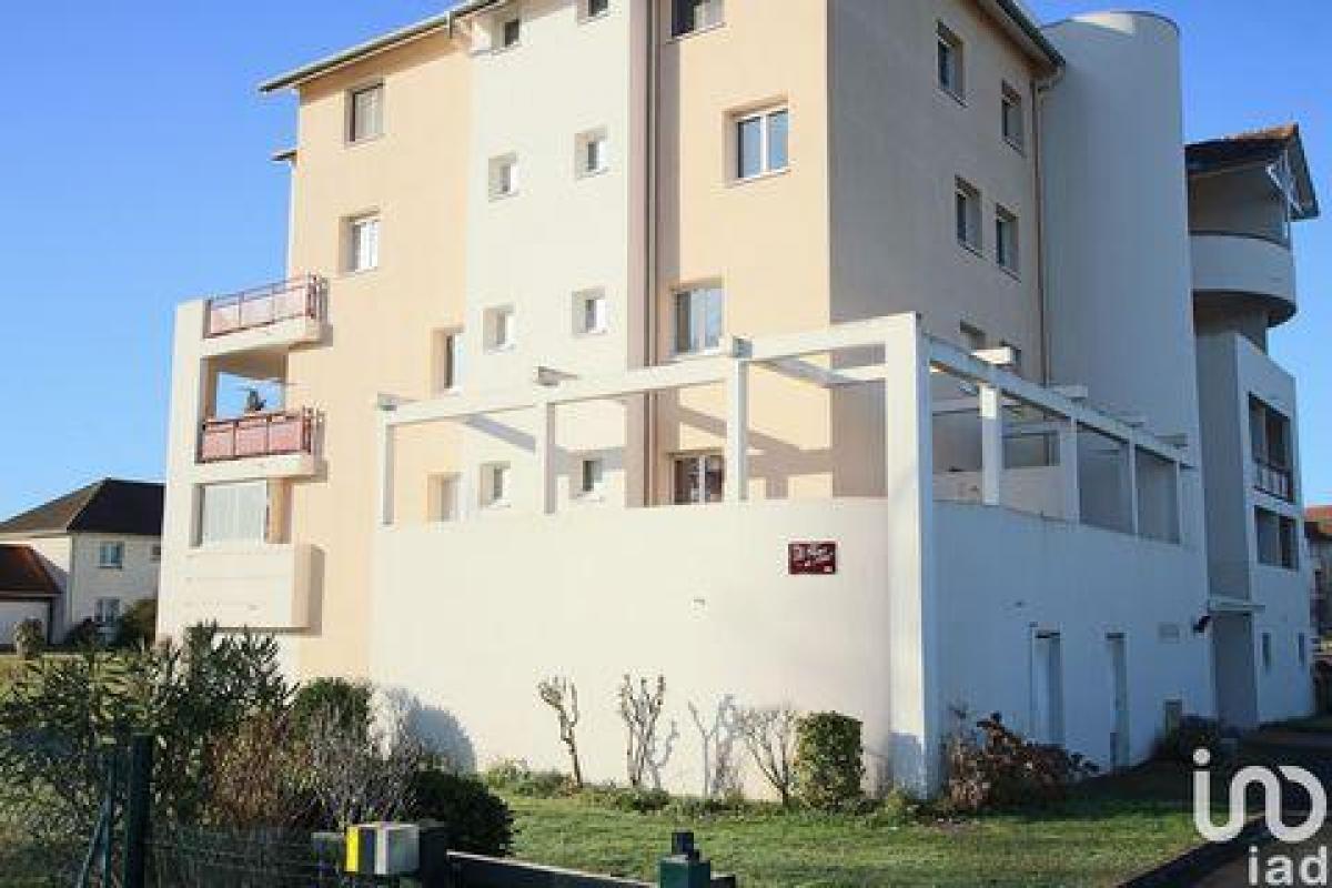 Studio in the Condo in Pau, France No. 3323