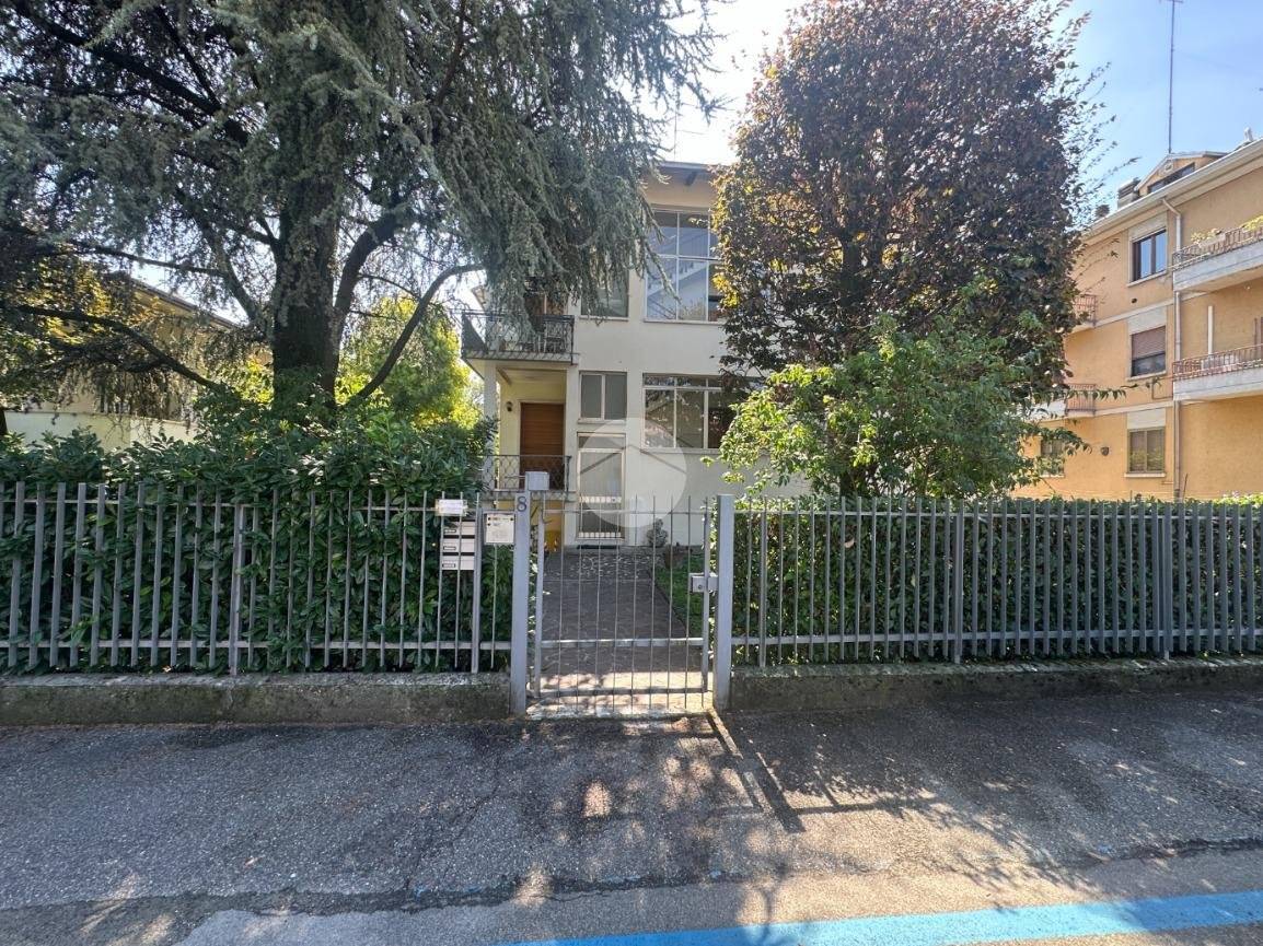 4 chambres Appartement à Parma, Italy No. 374244