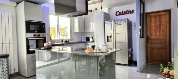 5 bedrooms House in Trie-Chateau, France No. 47948 2