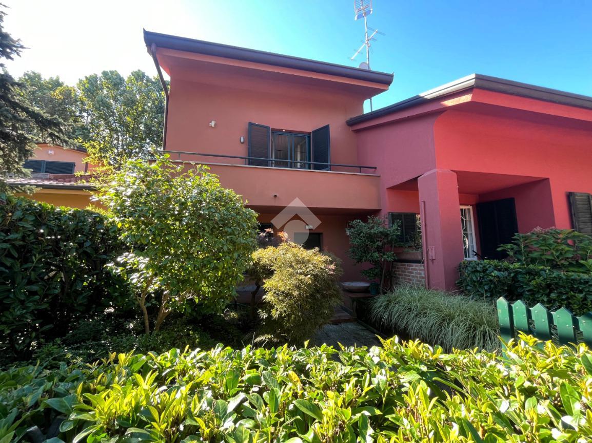 Casa de 4 habitaciónes en Correzzana, Italy No. 142080