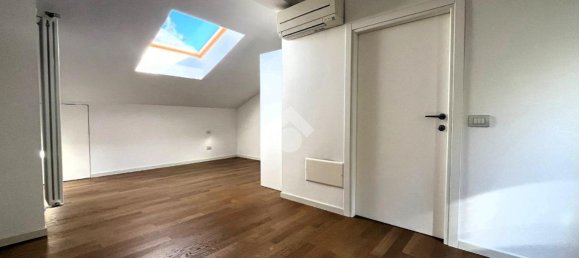 Casa de 4 habitaciónes en Correzzana, Italy No. 142080 19