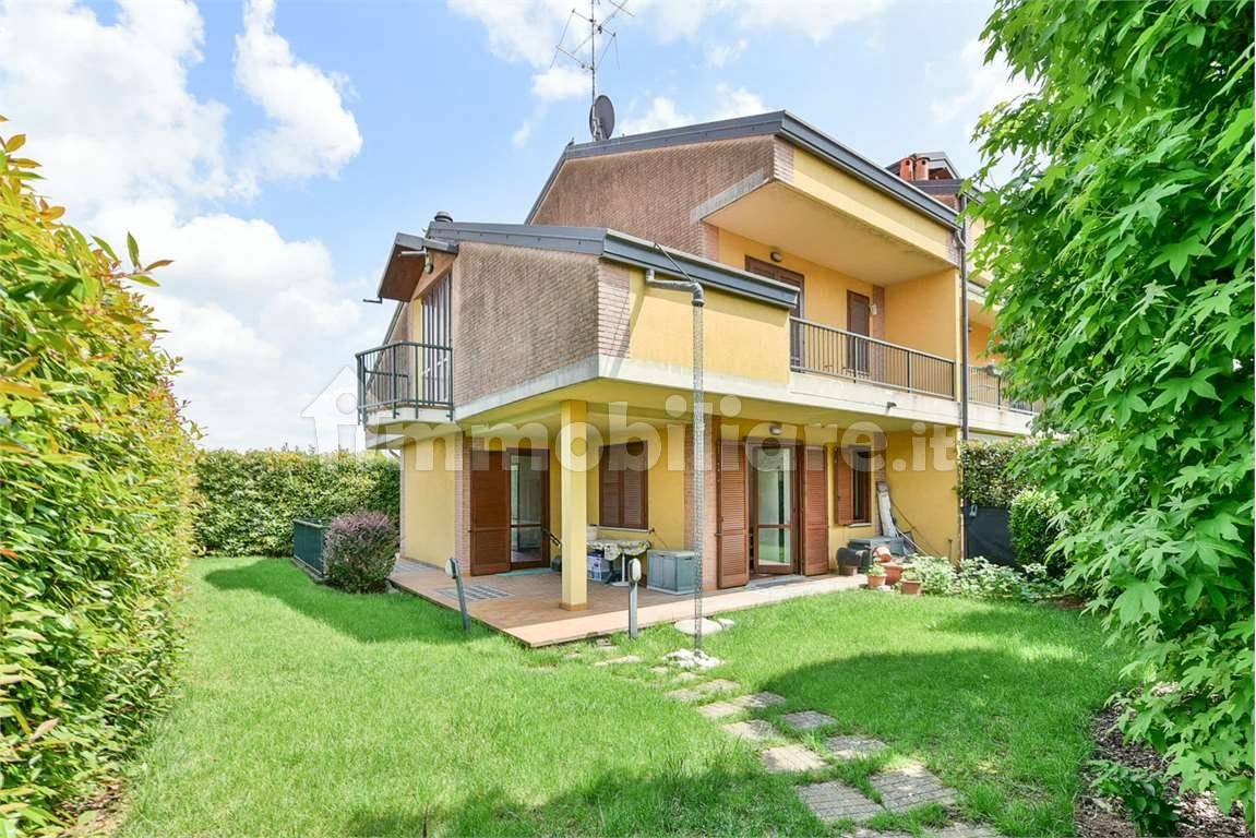 3 bedrooms Villa in Rovellasca, Italy No. 314927