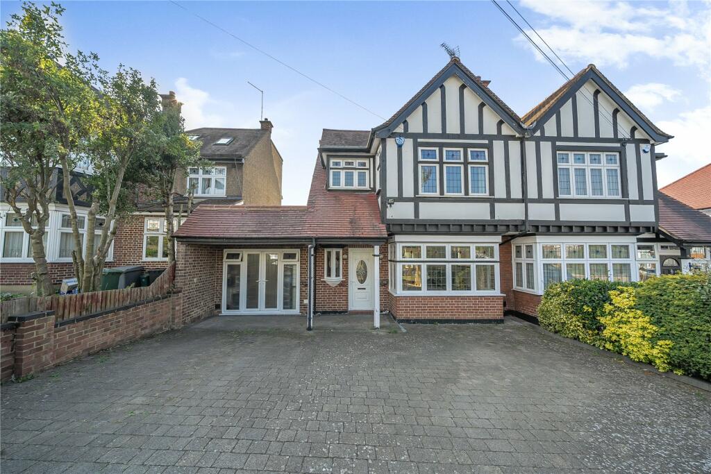 3 bedrooms House in Harrow, United Kingdom No. 12177