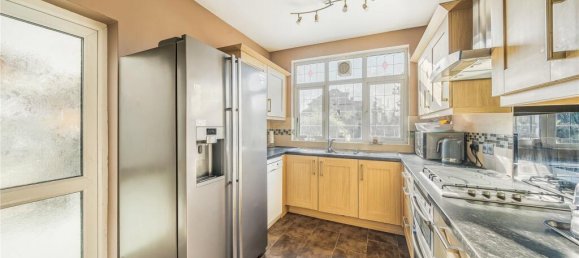 3 bedrooms House in Harrow, United Kingdom No. 12177 3