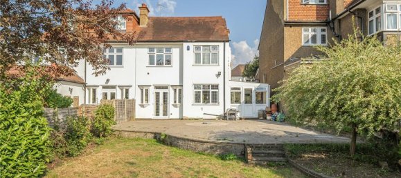 3 bedrooms House in Harrow, United Kingdom No. 12177 8