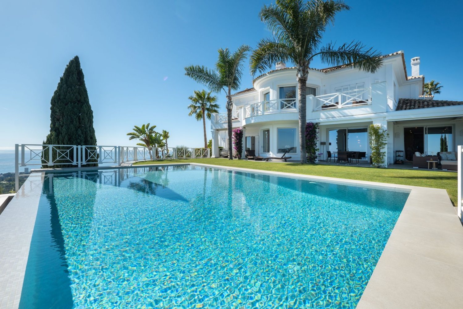 6 bedrooms Villa in Marbella, Spain No. 61271