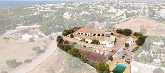4 bedrooms Villa in Albufeira, Portugal No. 137888 3