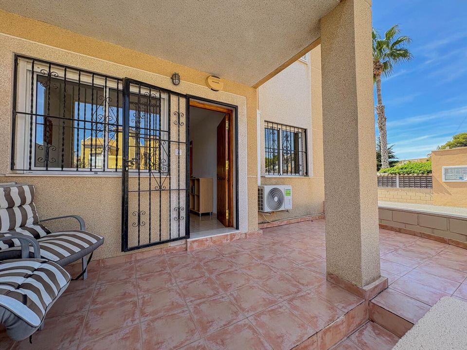 2 bedrooms Apartment in Torrevieja, Spain No. 209585