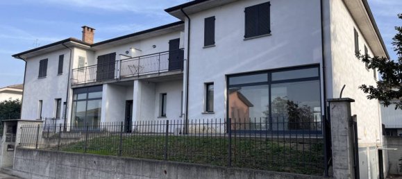 Квартира с 2 спальнями в Брони, Италия № 311287 18