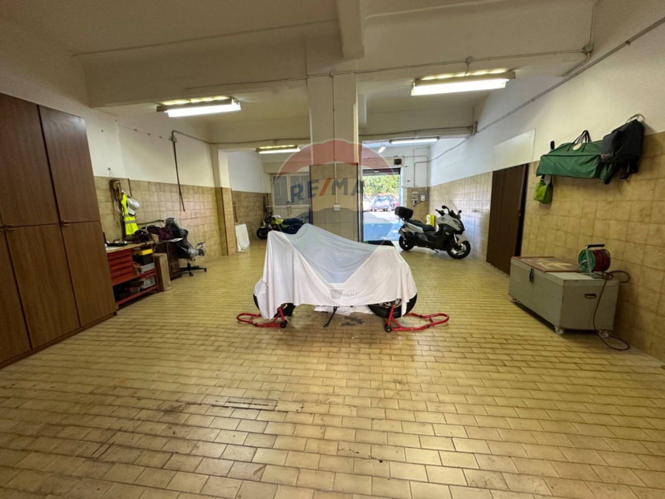 95m² Garage in Savona, Italy No. 293564