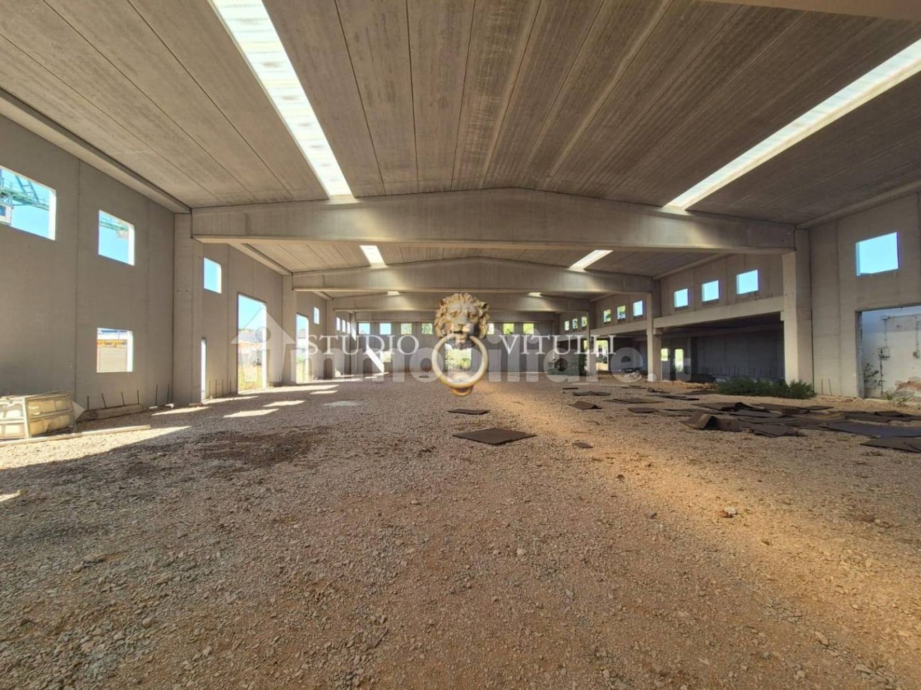 2000m² Warehouse in Bari, Italy No. 363327