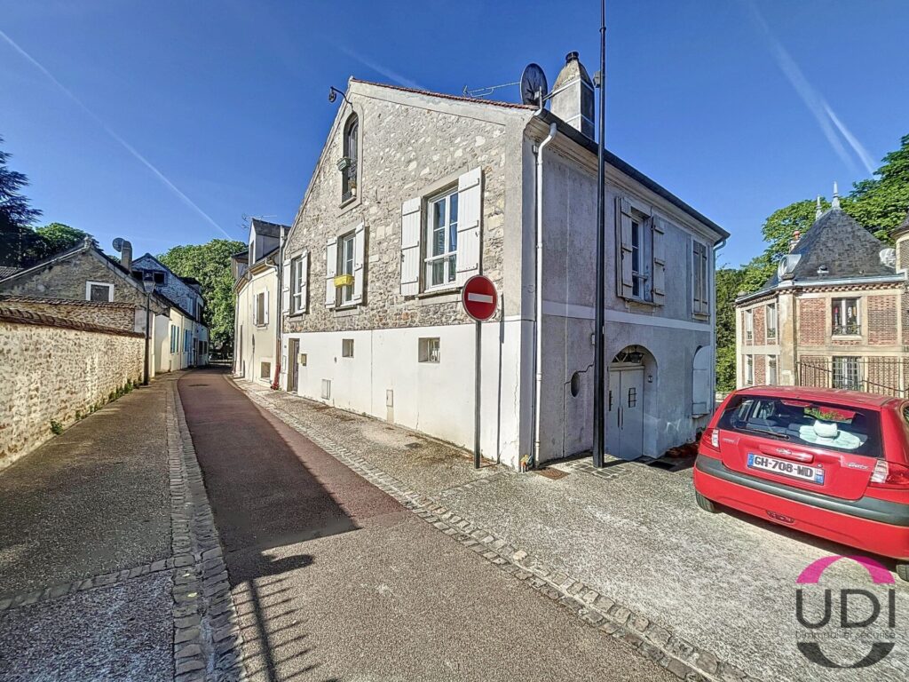 Adosado de 3 dormitorios en Saint-Germain-les-Corbeil, France No. 184583