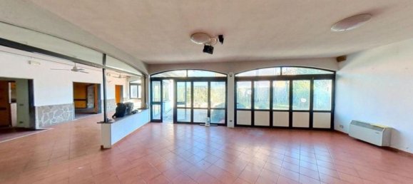 Коммерческая недвижимость 240м² в Лукка, Италия № 374900 6