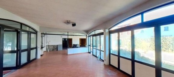 Коммерческая недвижимость 240м² в Лукка, Италия № 374900 7