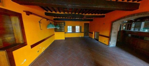 Коммерческая недвижимость 240м² в Лукка, Италия № 374900 3