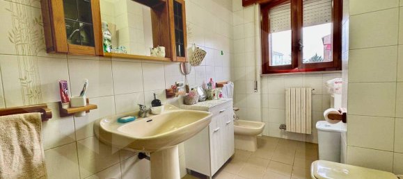 4-salle Appartement à Vasto, Italy No. 17948 13