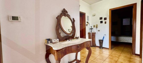 4-salle Appartement à Vasto, Italy No. 17948 2