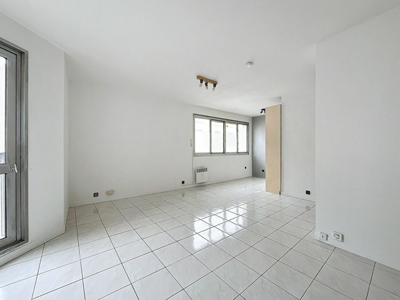 Studio à Clichy, France No. 139568