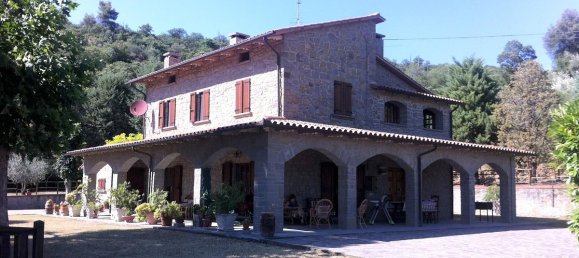 4 bedrooms House in Cortona, Italy No. 382 2