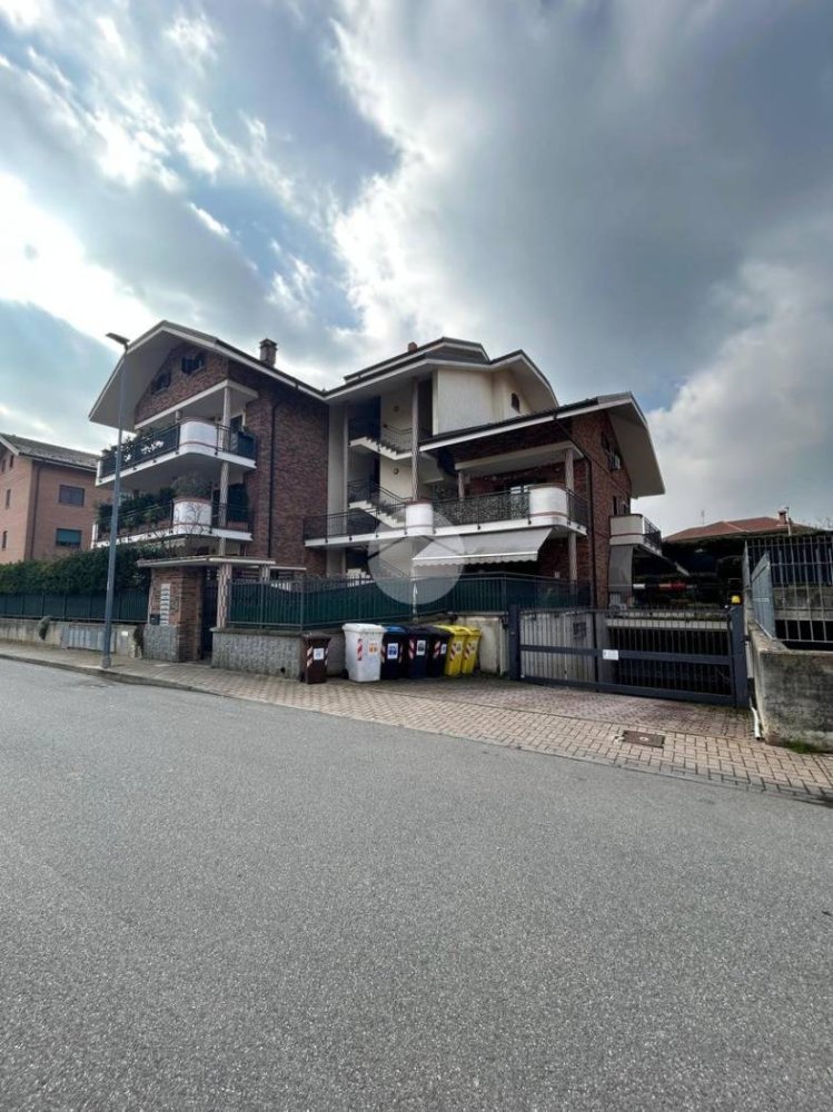 79m² Garage in Pianezza, Italy No. 143771