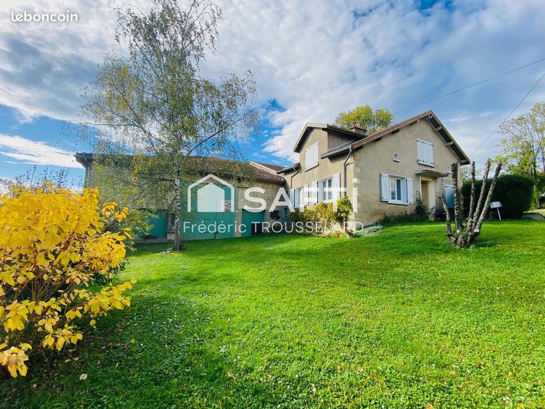 3 bedrooms House in Evres, France No. 209044