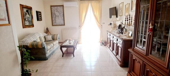 3-salle Appartement à Bari, Italy No. 235254 8