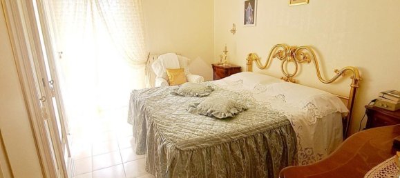 3-salle Appartement à Bari, Italy No. 235254 13