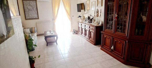 3-salle Appartement à Bari, Italy No. 235254 17