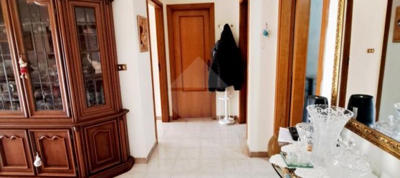 3-salle Appartement à Bari, Italy No. 235254 6