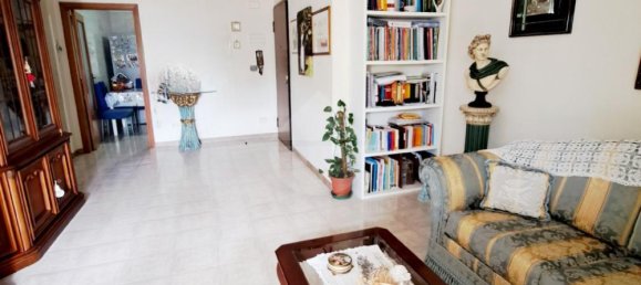 3-salle Appartement à Bari, Italy No. 235254 10