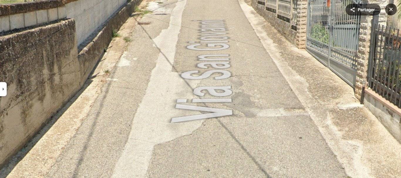 Propiedad comercial de 5 habitaciónes en Castel Baronia, Italy No. 270001