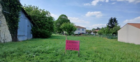 660m² Land in Deux-Sevres, France No. 117373 2
