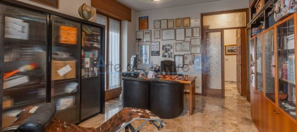 4 bedrooms Apartment in Verona, Italy No. 267200 12