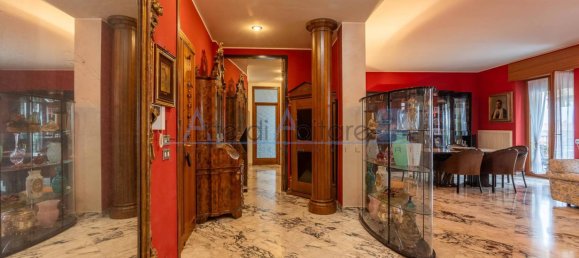 4 bedrooms Apartment in Verona, Italy No. 267200 4