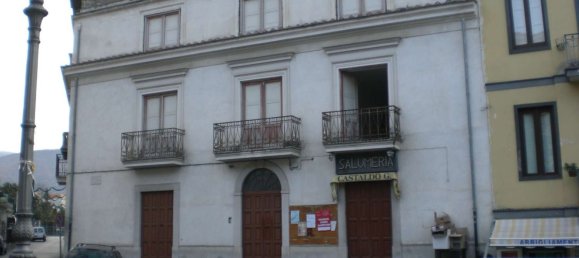 640m² Building in Lauro, Italy No. 102605 6