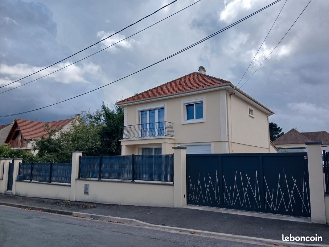 6 bedrooms House in Chelles, France No. 333518