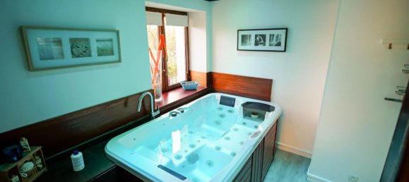 2 bedrooms House in Saint-Cyr-sur-Loire, France No. 48095 6