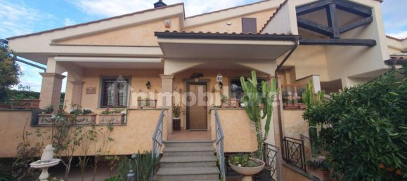 4 bedrooms House in Rome, Italy No. 325081 2