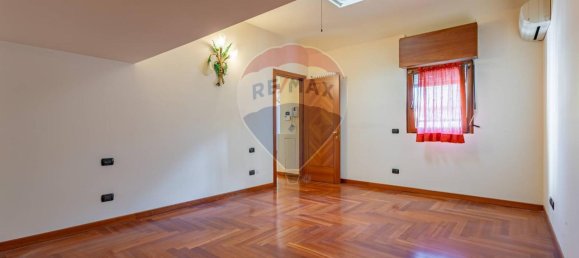 Вилла с 3 комнатами в Монца, Италия № 15565 10