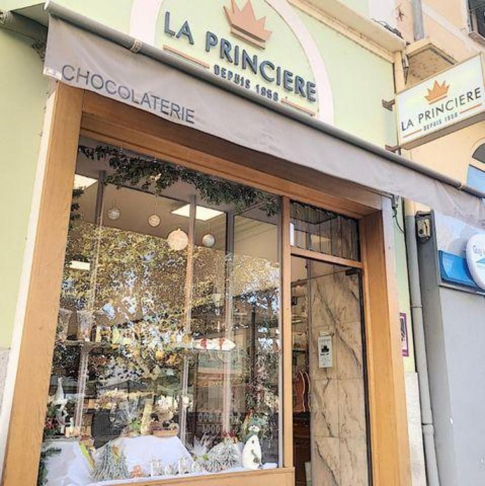 92m² Factory in Ajaccio, France No. 17713