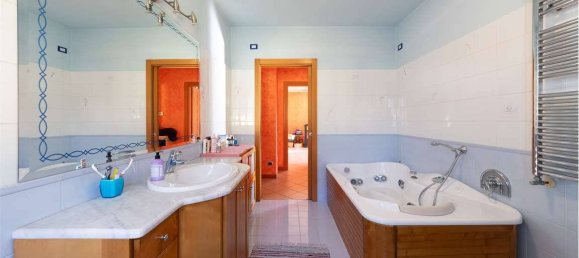 5 bedrooms Villa in Corbetta, Italy No. 89864 9