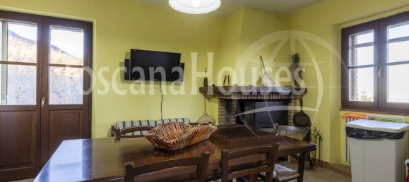 3 bedrooms House in Cetona, Italy No. 54054 2